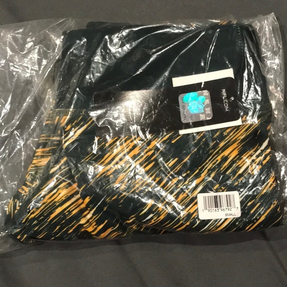 New NFL Women’s Green Bay Packers Leggings size S - Picture 3 of 3